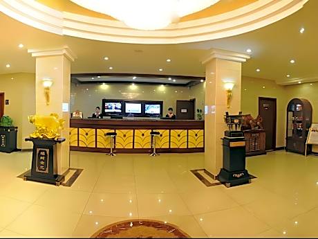 Green Tree Inn Urumqi San'gong Metro Station Exit