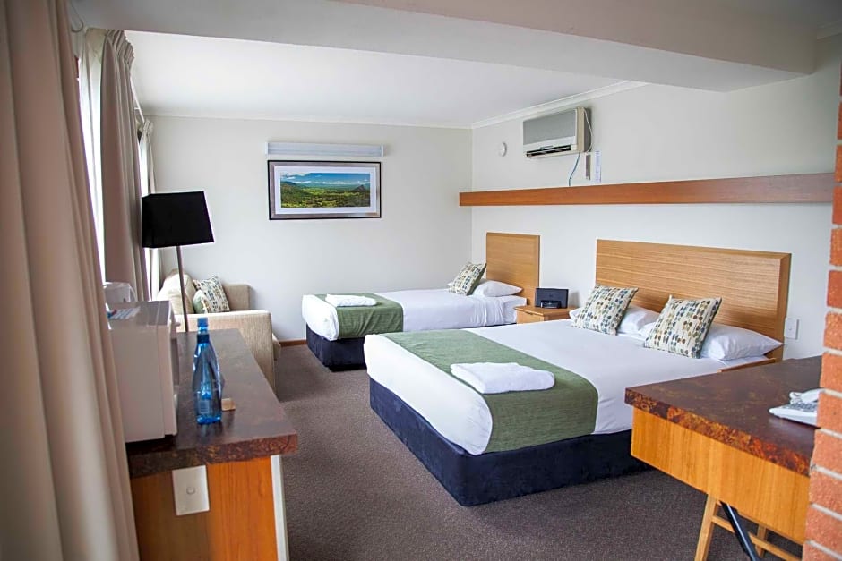 Photo 1 of 1 of 1 Queen Bed and 1 Twin Bed, Nonsmoking, Mountain View