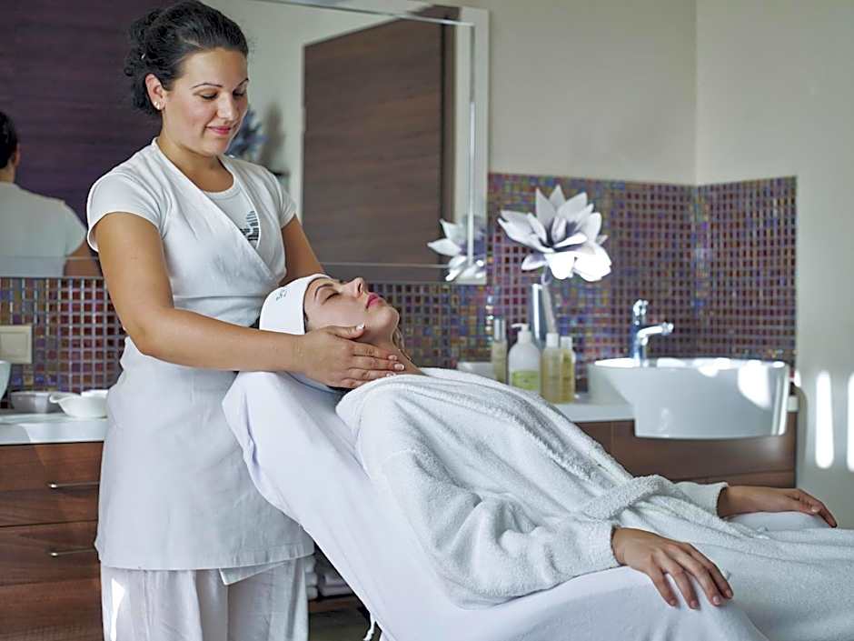 Barack Thermal Hotel and Spa