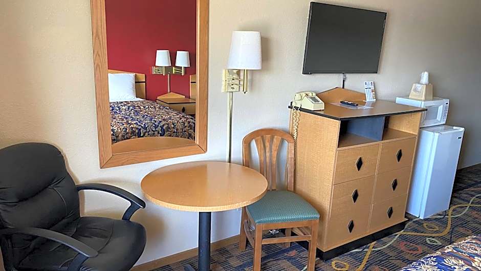 Newton Inn In Newton, KS