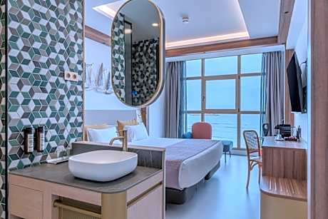 1 King Bed, Superior Room, Sea View