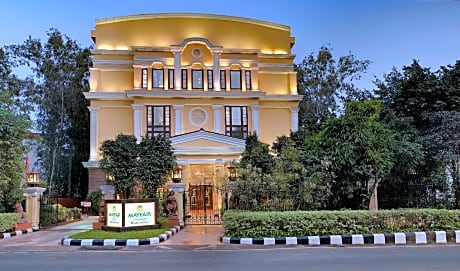Mayfair Convention Hotel
