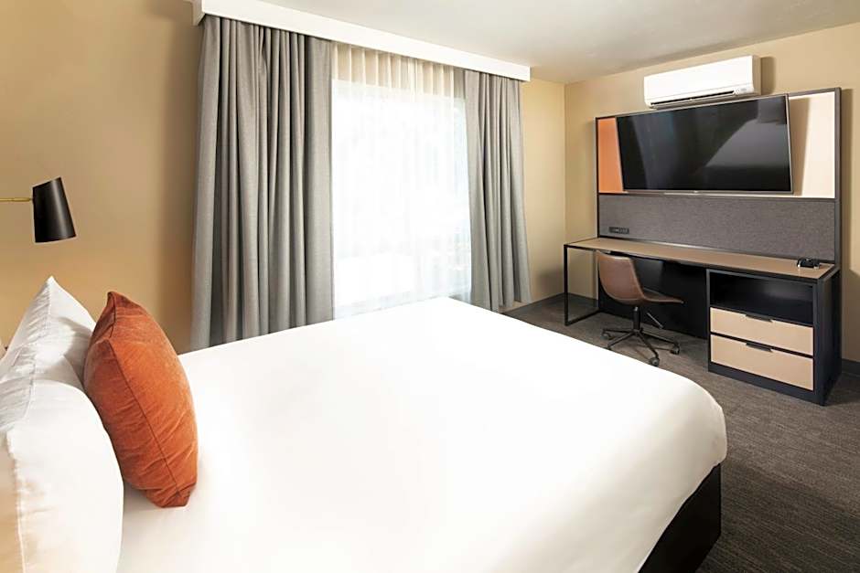 Waypoint Hotel