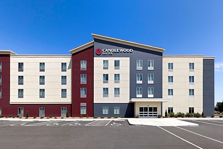 Candlewood Suites McPherson By IHG