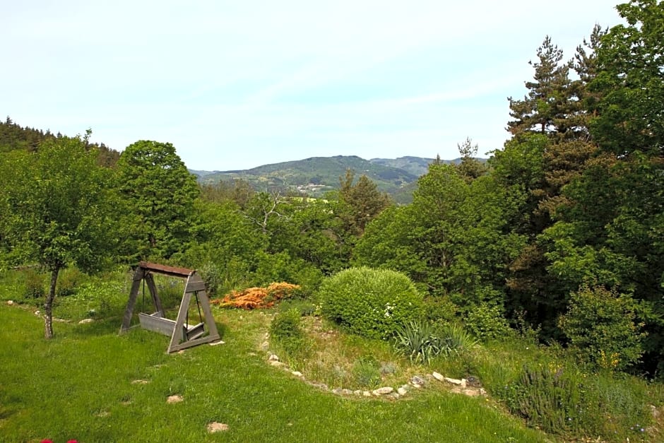 Les Grangeonnes, gîtes nature, piscine, bain nordique, sauna pour accueil familiale ou de groupe