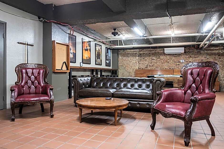 Gardner Hotel & Hostel