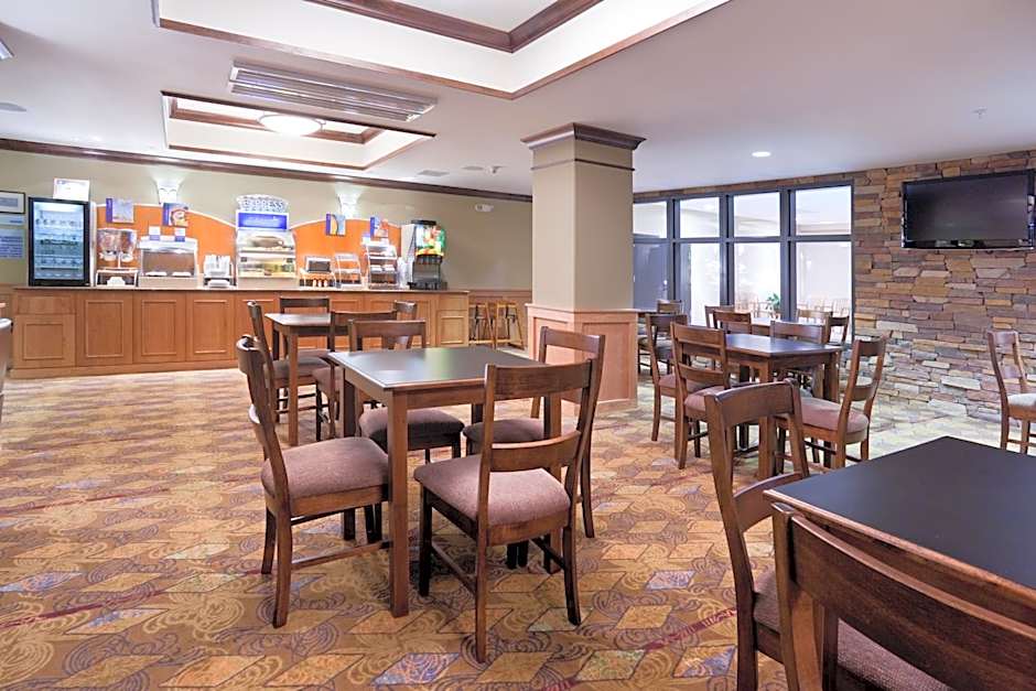 Holiday Inn Express Hotel & Suites Lander By IHG
