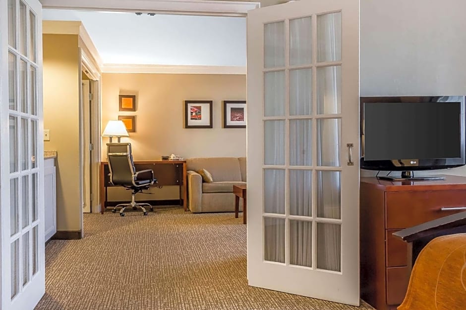 Comfort Suites Near Casinos Norwich-Uncasville
