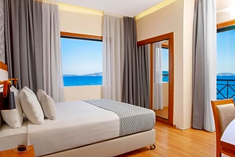 Premium Suite with Side Sea View