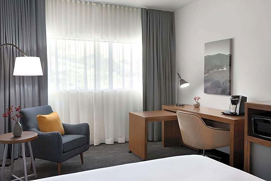 La Quinta Inn & Suites by Wyndham San Luis Obispo Downtown
