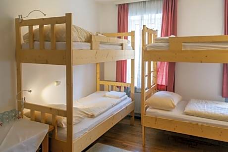 Bunk Bed in Mixed Dormitory Room