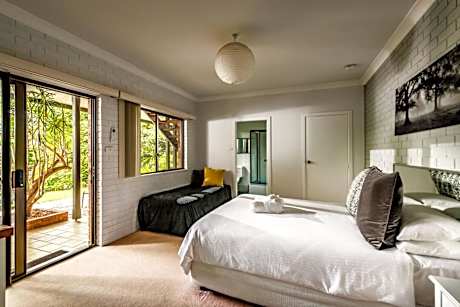 Apartment with Garden View