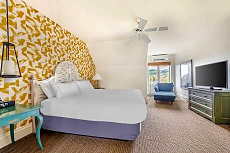 1 Bedroom 1 King Resort View W/ Sofabed