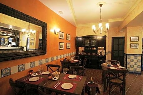 Casa Palacio de Los Leones