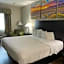 Days Inn & Suites by Wyndham Dallas