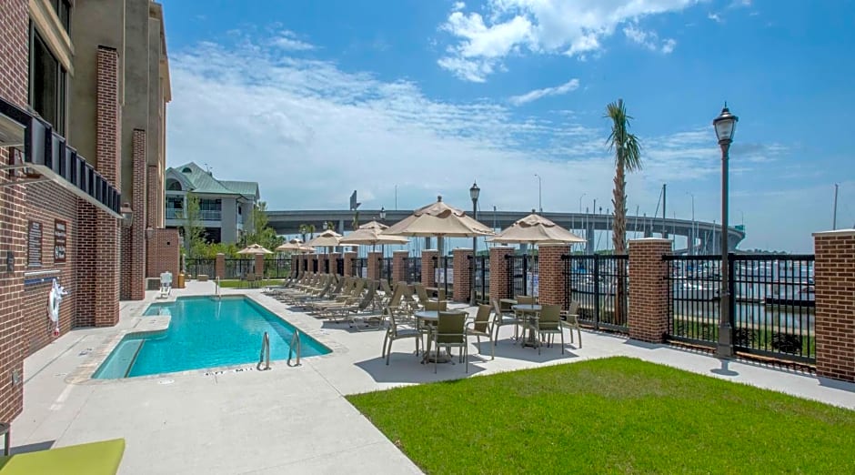 Hilton Garden Inn Charleston Waterfront/Downtown