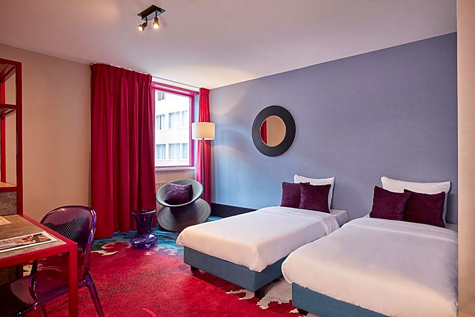 Carlton Square Hotel