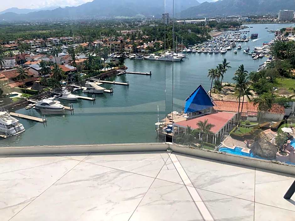 Luxurious Oceanfront condo with Unmatched Panoramic Views