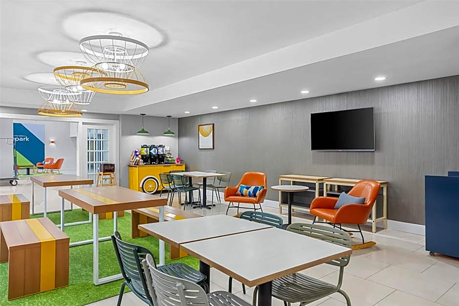 Spark by Hilton Des Plaines Chicago O'Hare