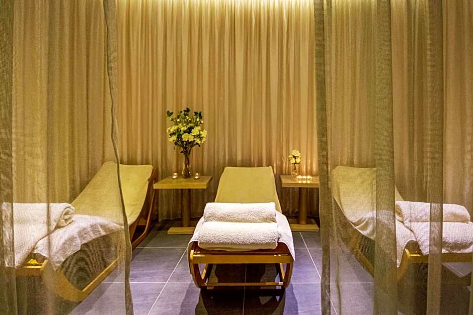 Cavo Maris Beach Hotel