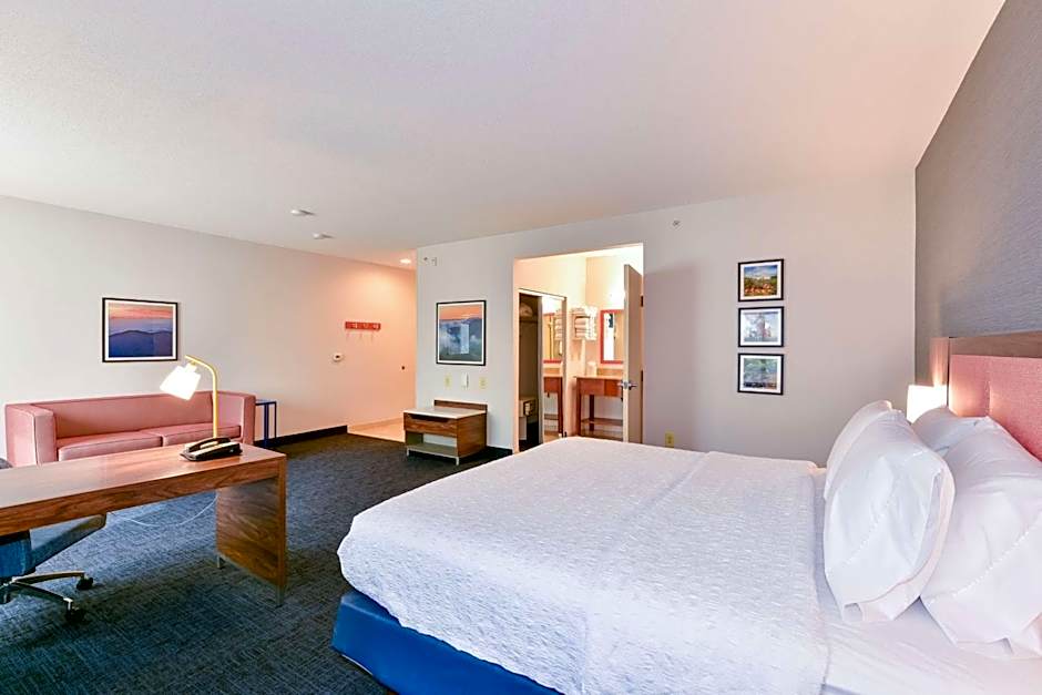 Hampton Inn By Hilton & Suites Pittsburg