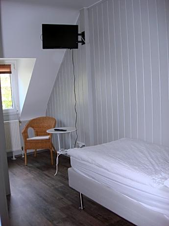 Single Room with Shared Bathroom