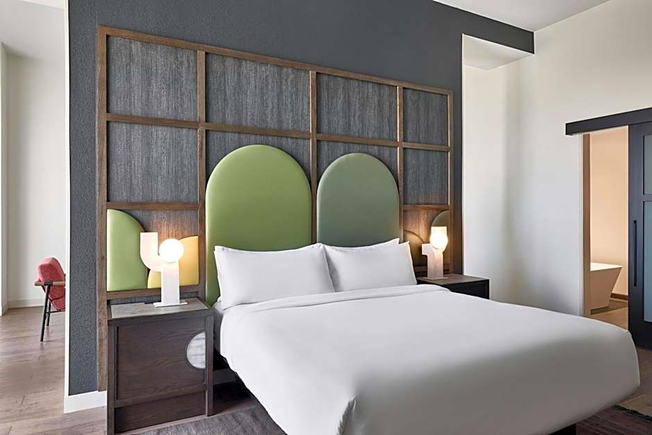 Renaissance® Phoenix Glendale Hotel & Conference Center