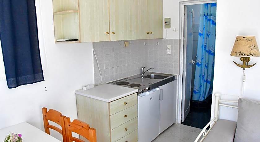 Blue Dolphin Studios and Apartment