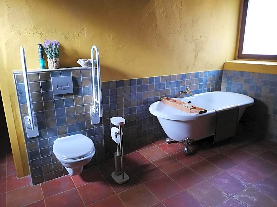 Mas Del Llop Blanc - Dog friendly Hostal Rural - B&B