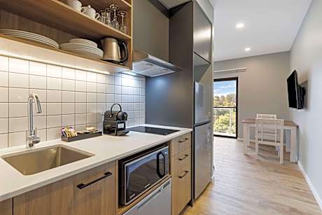 Apartment - 2 King Beds Non-Smoking Deluxe Room Two Bedrooms Balcony Washer And Dryer Wi-Fi