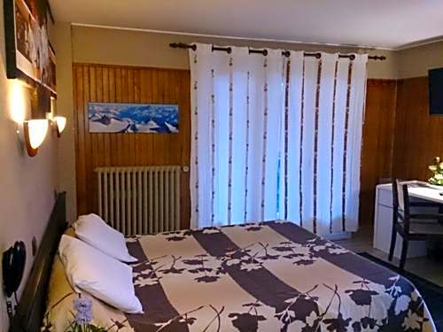 Hotel La Chaumière à 180m du télécabine et de la gare