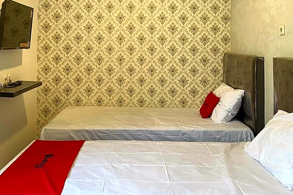 RedDoorz near Waterpark Citra Garden Medan