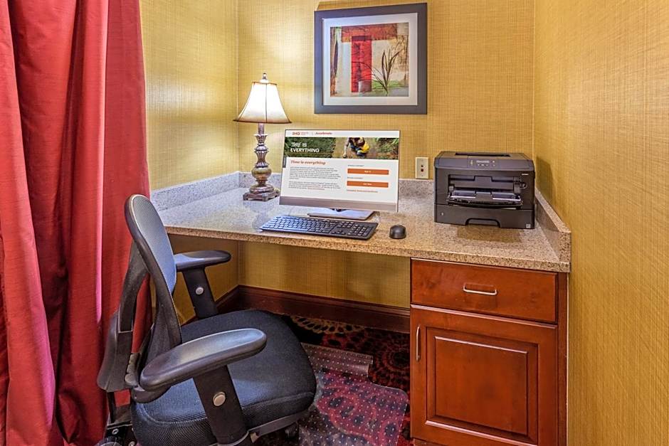 Holiday Inn Express & Suites Bowling Green by IHG