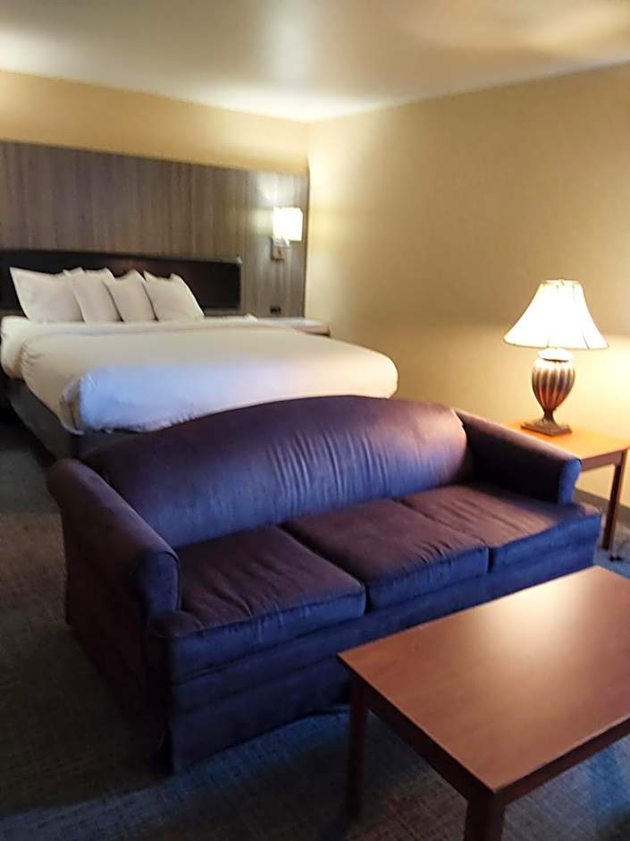 Lavissh Inn and Suites