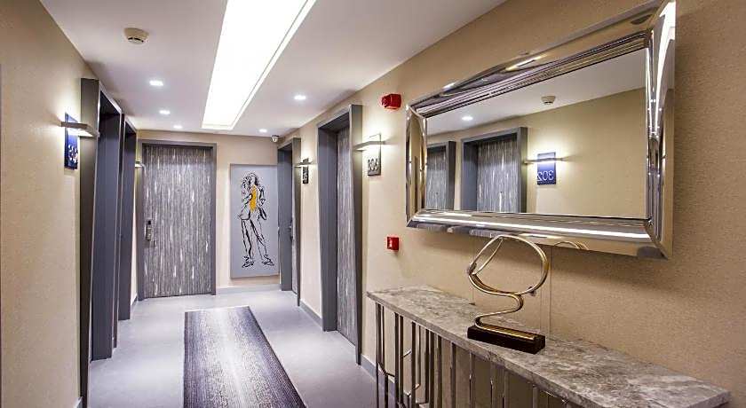 Zeniva Hotel 