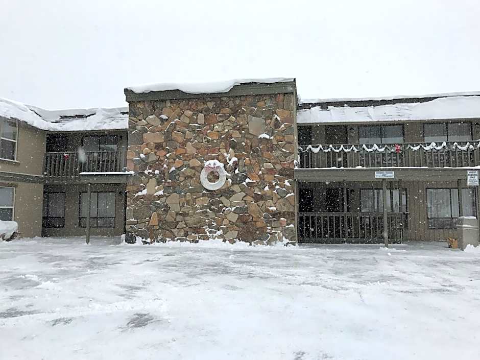 Snowshoe Motel