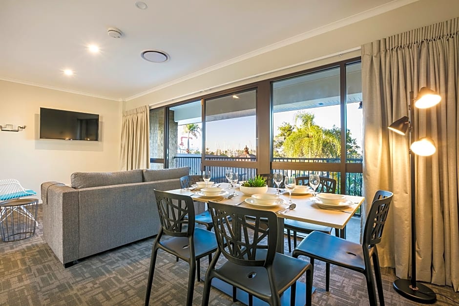 Nightcap at Kawana Waters Hotel