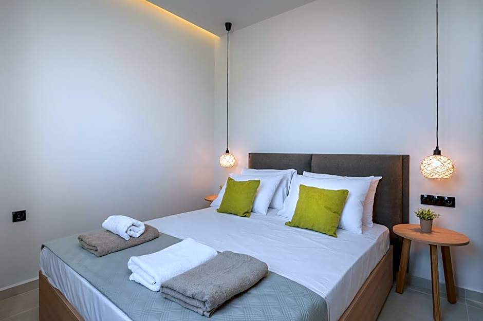 Aegean Breeze Luxury Apartments next to the sea