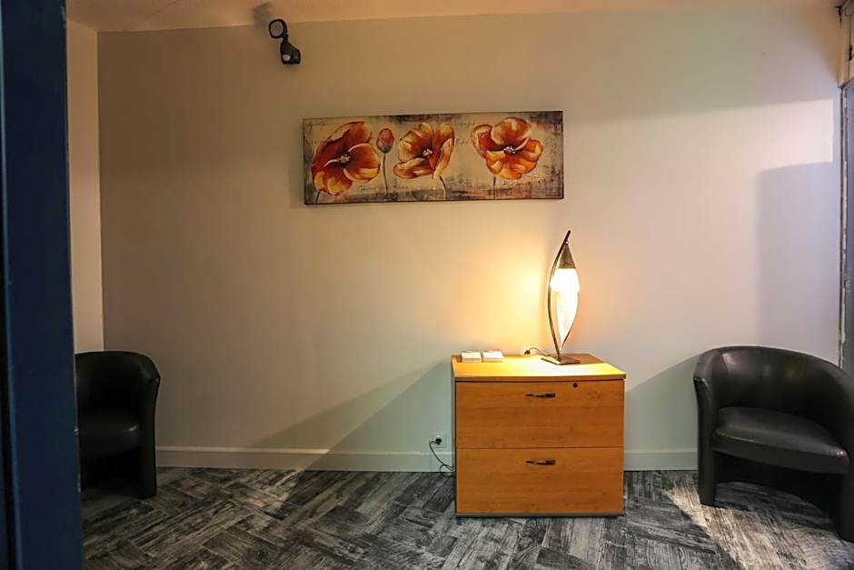 Brit Hotel Bleu Nuit