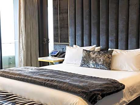 Frangipani Suite with with Free Wifi