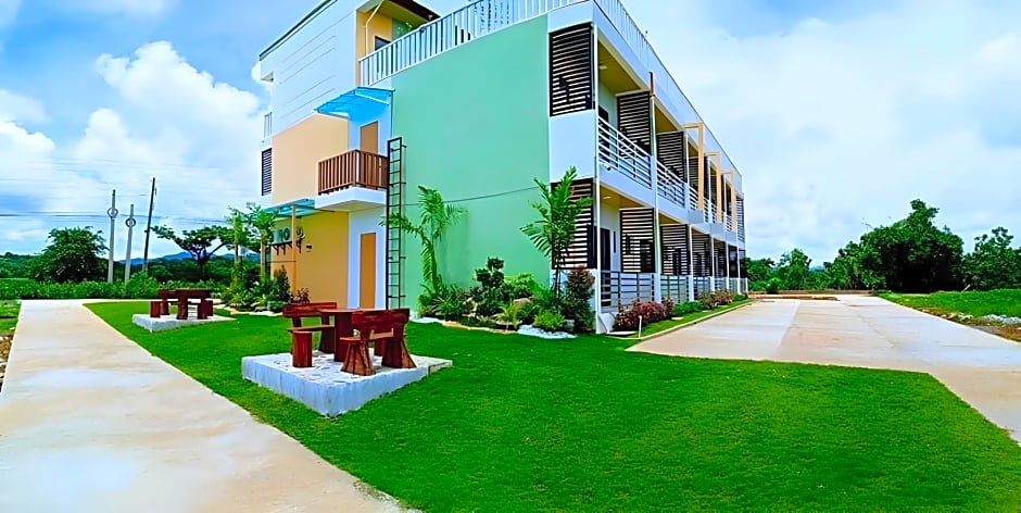 Jeanine's Travellers Inn by RedDoorz