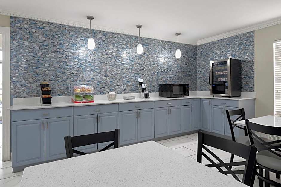 Super 8 by Wyndham Covington