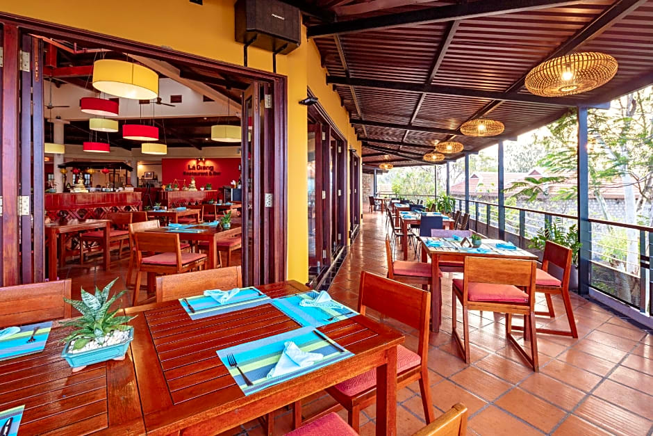 Victoria Nui Sam Lodge