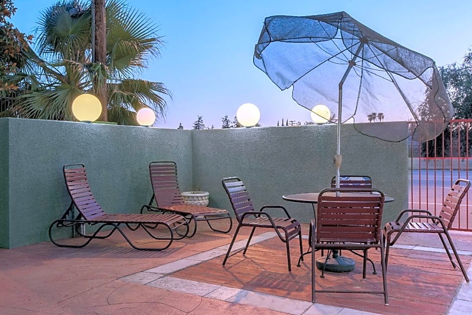 America's Best Value Inn & Suites Bakersfield Central