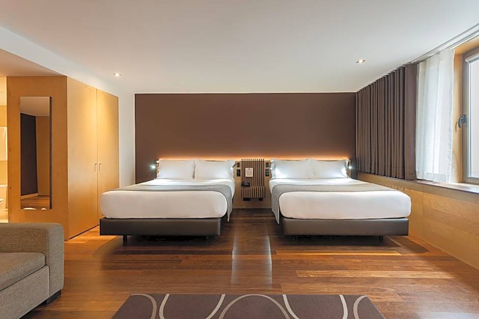 Photo 1 of 1 of 1 Queen Bed