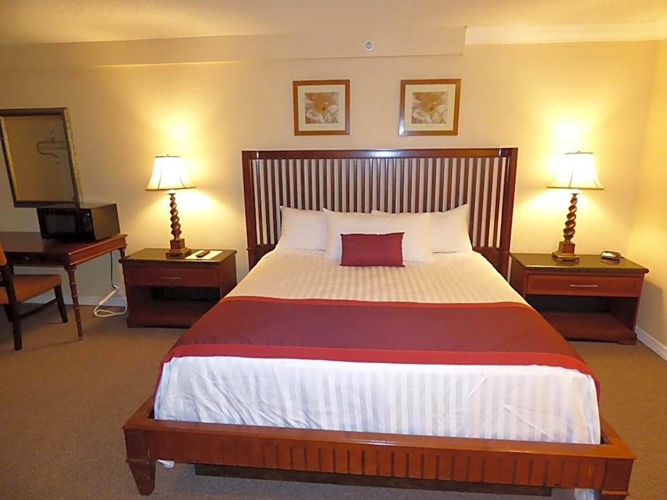 Days Inn & Suites by Wyndham Lake Okeechobee