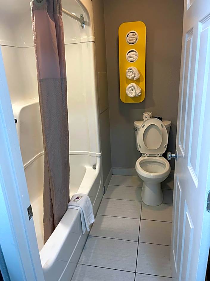 Motel 6 Denton, TX - UNT