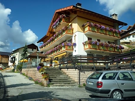 Hotel MILLEFIORI