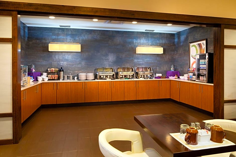 Holiday Inn and Suites Charleston West by IHG