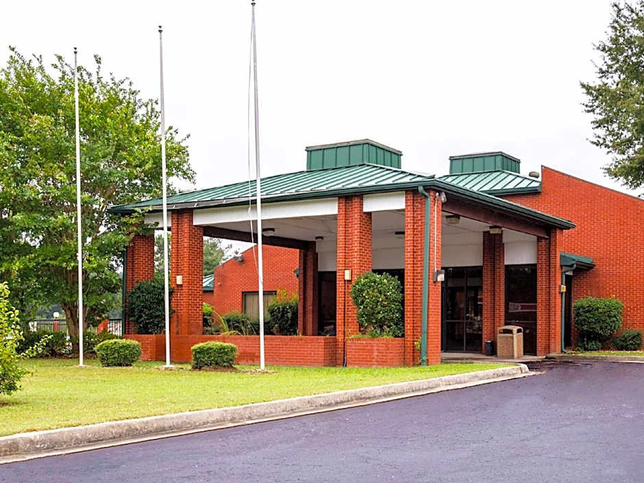 Studios and Suites 4 Less Emporia